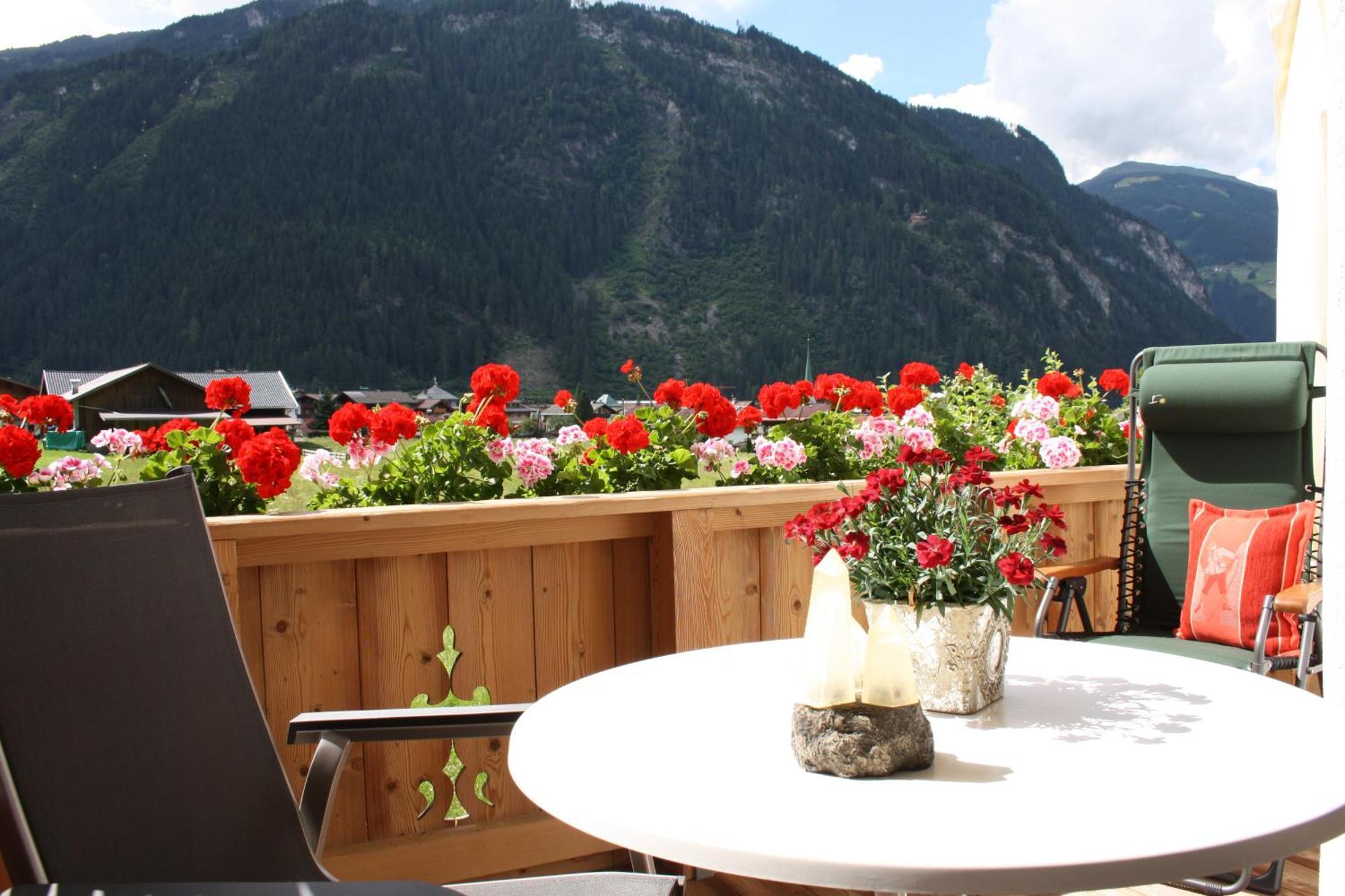 Vronis Waldhaus Adults Only Lejlighedshotel Mayrhofen Værelse billede